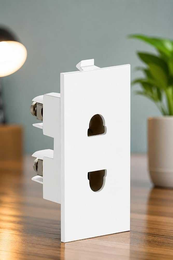 Xinolite 2 Pin Socket 6A. (white)