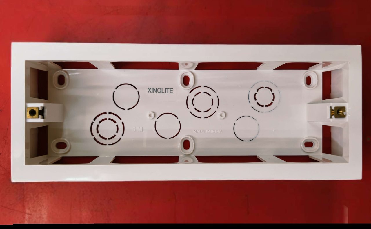XINOLITE PVC SURFACE BOX 6M